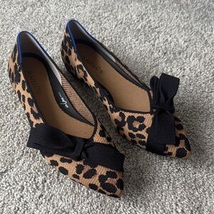 NWOB Rothy's Bow Point II in Sable Sable Spot